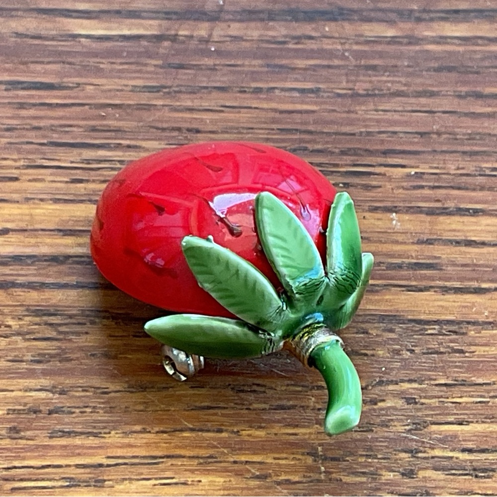 VINTAGE ORIGINAL BY ROBERT ENAMEL STRAWBERRY FRUIT BROOCH - Picture 4 of 9
